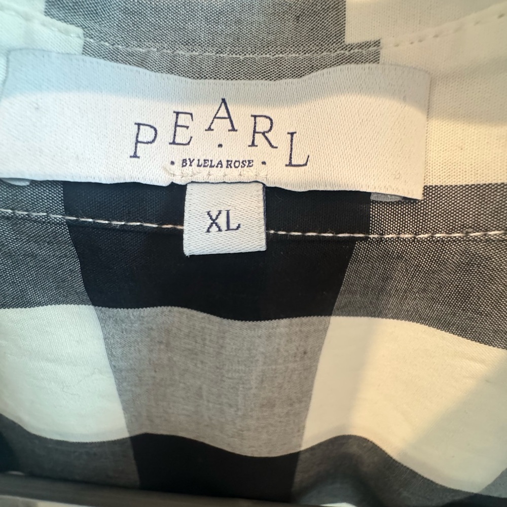 Black & White Buffalo Check Button-Front Blouse - Picture 2 of 9